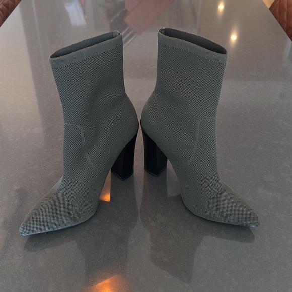 Unknown brand, knit sock, pointed toe, 4’ chunky heel, ankle booties, army green - Picture 3 of 10